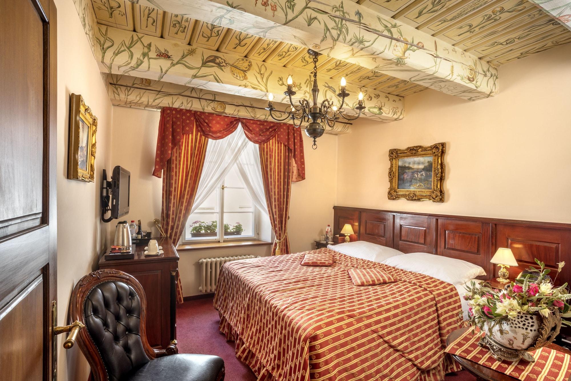 U Zlateho Stromu By Bhg Hotel 4*