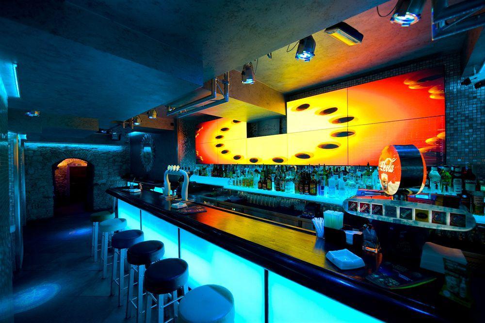 U Zlateho Stromu By Bhg 4* Praga